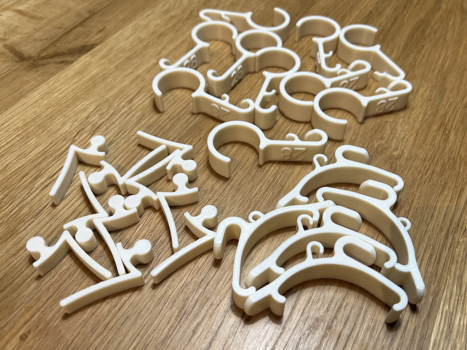3D-gedruckte Haken in verschiedenen Ausführungen